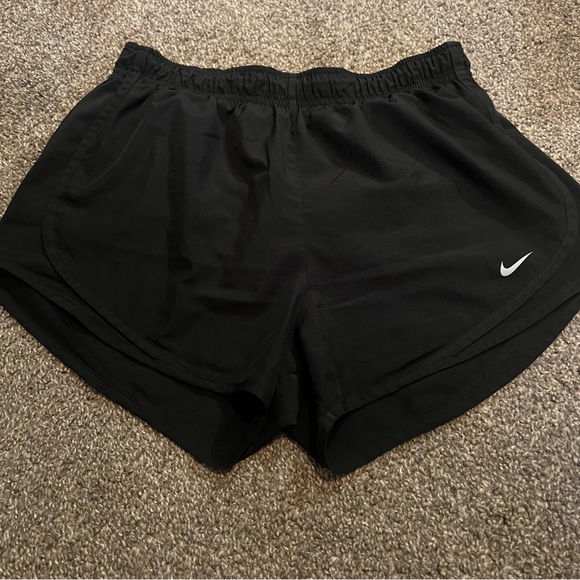 Nike Shorts Womens Medium Black Drifit Swoosh Athletic Run Tennis Track Gym Jog - Picture 1 of 3